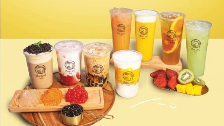 Assorted bubble tea drinks and snacks at Uni Uni Chinatown Chicago.